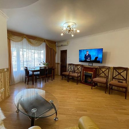 Gusarskiy Hotel And Apartment Kiev Ngoại thất bức ảnh