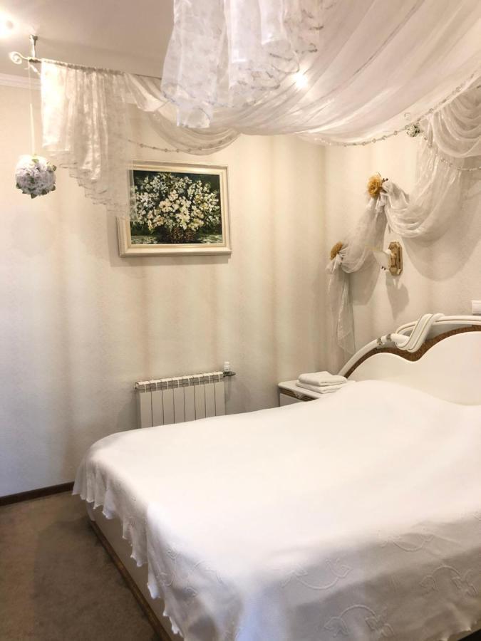 Gusarskiy Hotel And Apartment Kiev Ngoại thất bức ảnh
