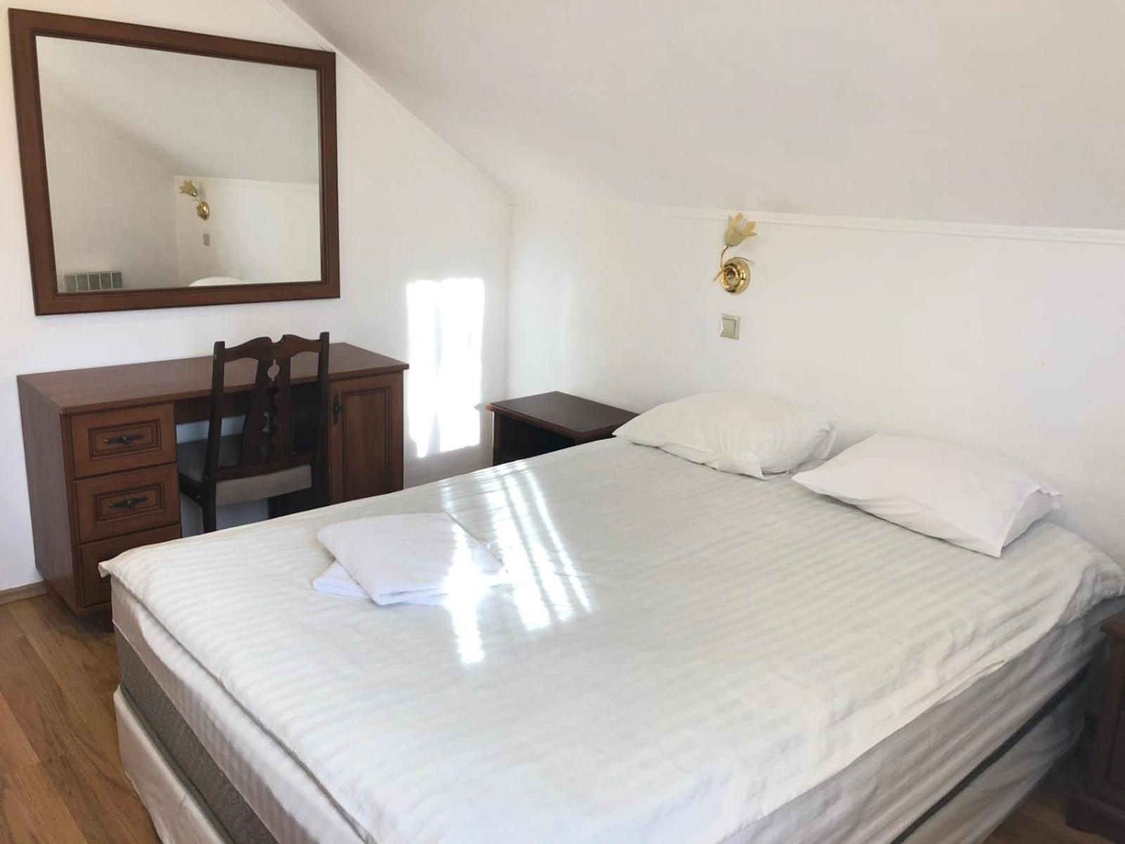 Gusarskiy Hotel And Apartment Kiev Ngoại thất bức ảnh